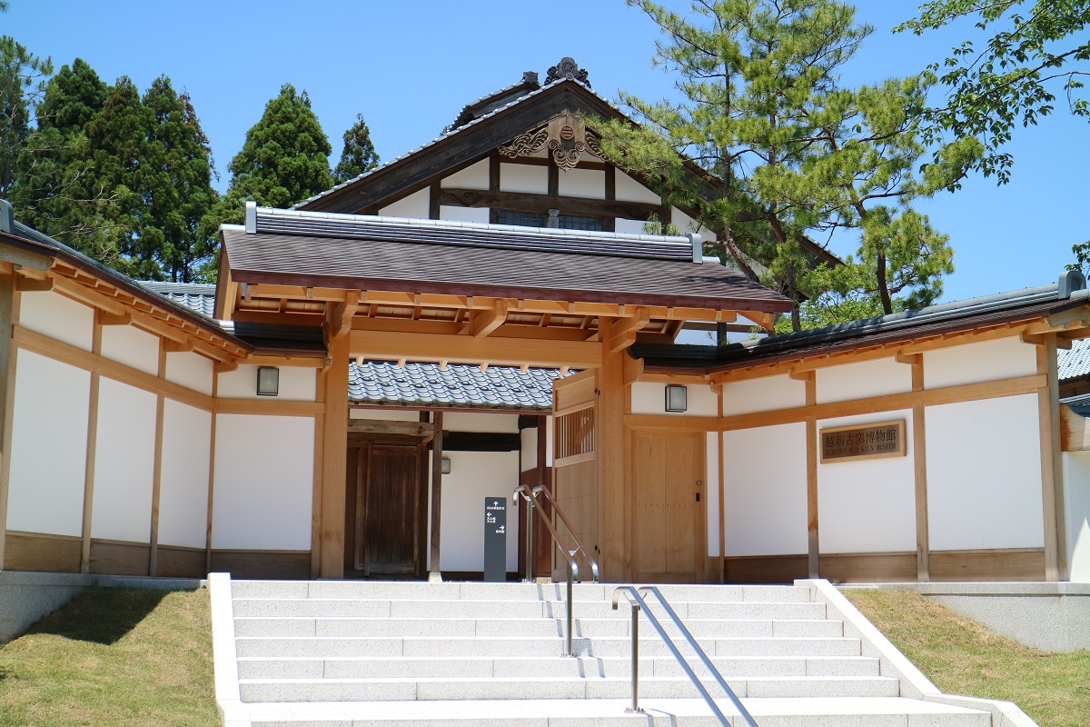 近畿壁材 深草砂利を使った伝統の土間たたき 近畿壁材 深草砂利を使った伝統の土間たたき